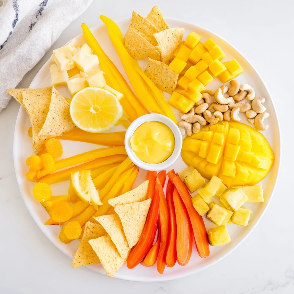 This delicious Sunny Yellow Citrus Burst boasts Gouda and mango alongside a sunny arrangement for easy enjoyment.